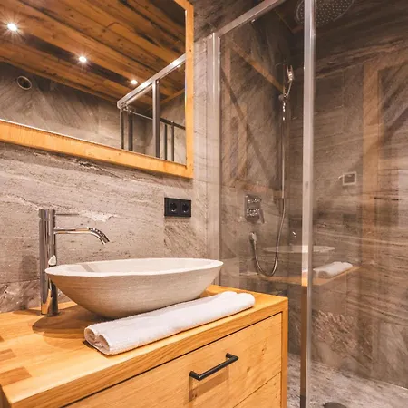 Alpine Essence Luxury In カプルーン